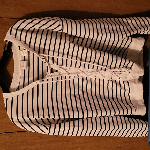 Daytrip by Vanity black and white striped sweater size medium - Picture 1 of 1